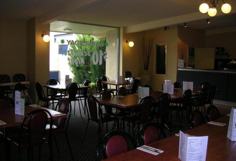 Overlander Hotel Motel