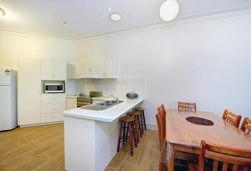 מוטל Tropic Oasis