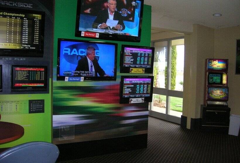 Overlander Hotel Motel