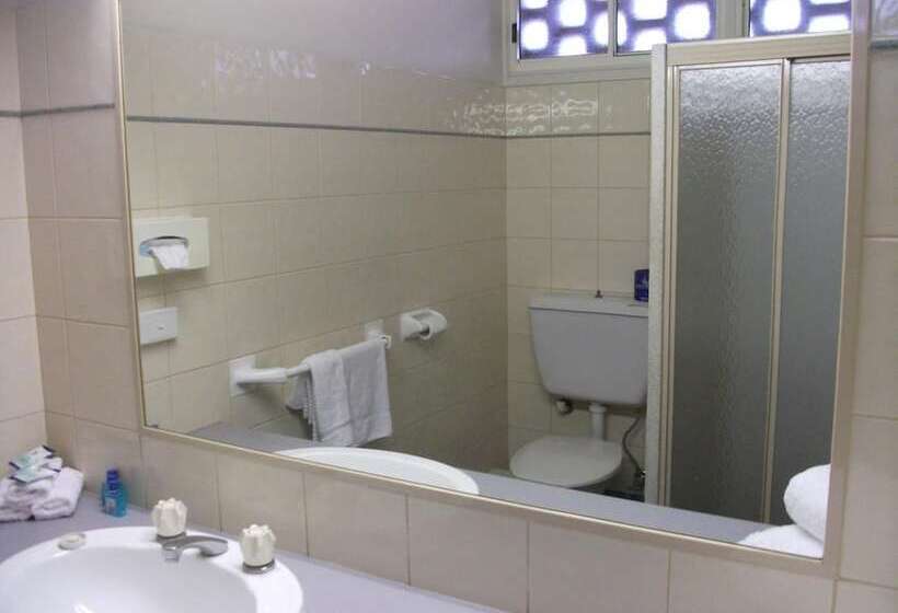 Overlander Hotel Motel