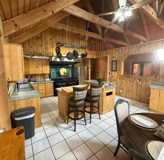 Aamiaismajoitus (B&B) Mount Peale Country Inn