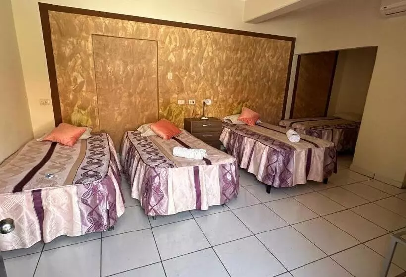 ホテル Hostal Las Garzas