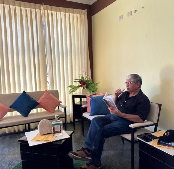 Hotel Hostal Las Garzas