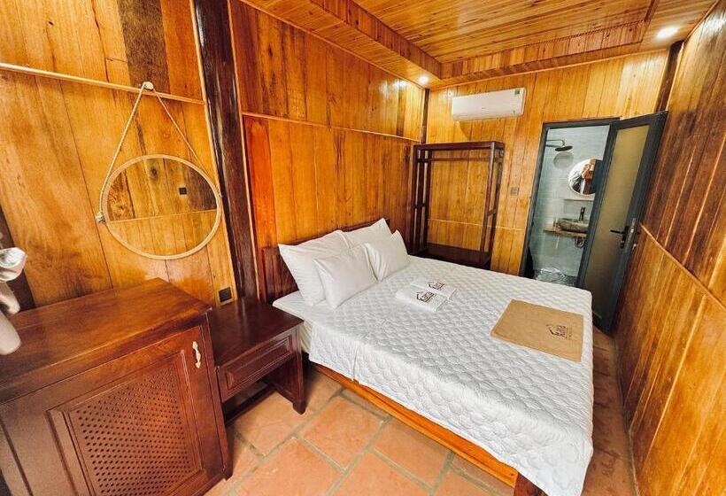 هتل Kara Homestay & Cafe