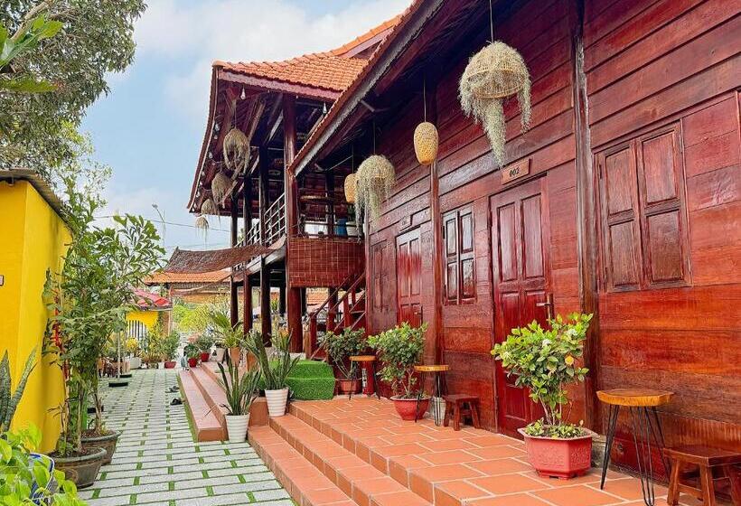 هتل Kara Homestay & Cafe