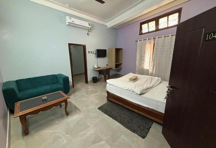 Hotel Piccadilly, Gossaigaon