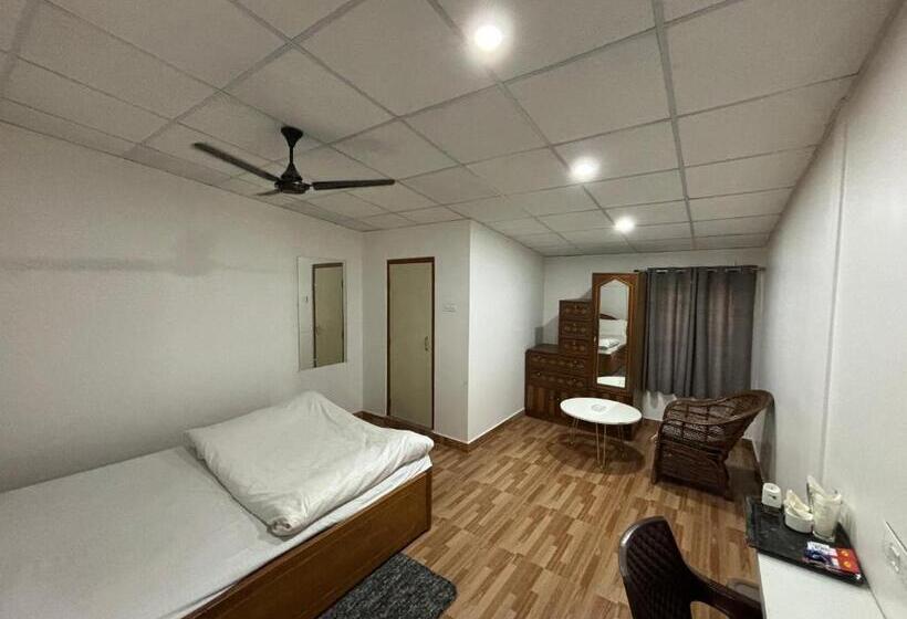 Hotel Piccadilly, Gossaigaon