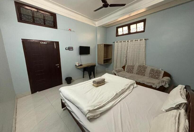 Hotel Piccadilly, Gossaigaon