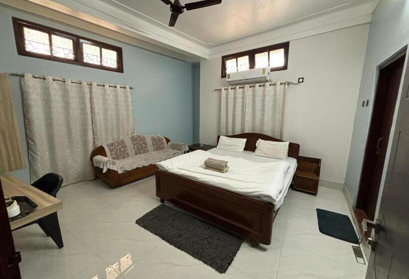 Hotel Piccadilly, Gossaigaon