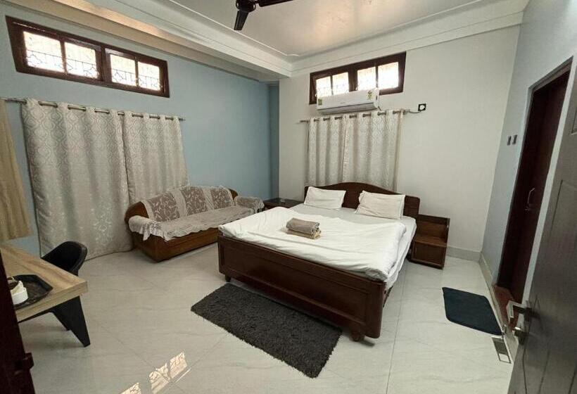 Hotel Piccadilly, Gossaigaon