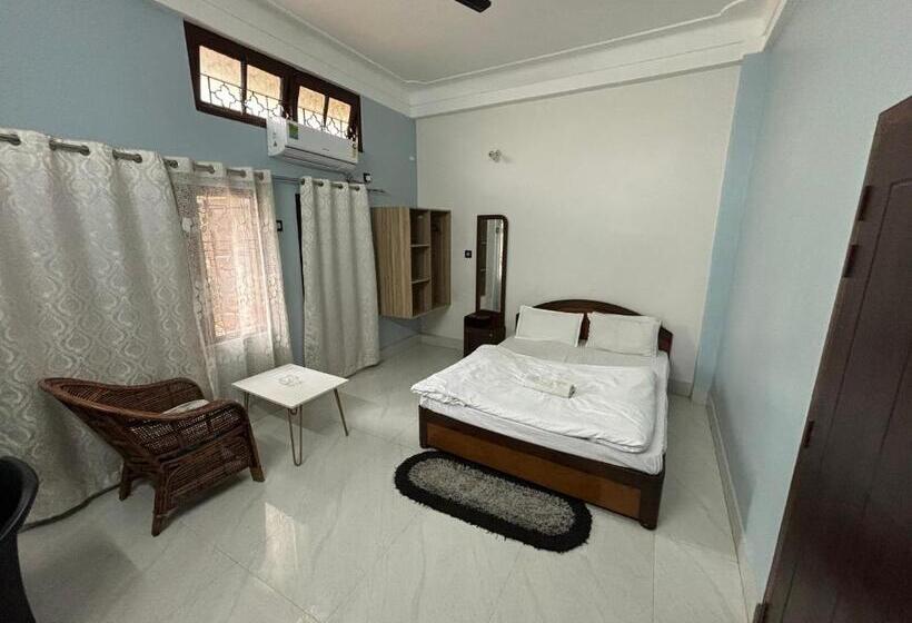 Hotel Piccadilly, Gossaigaon