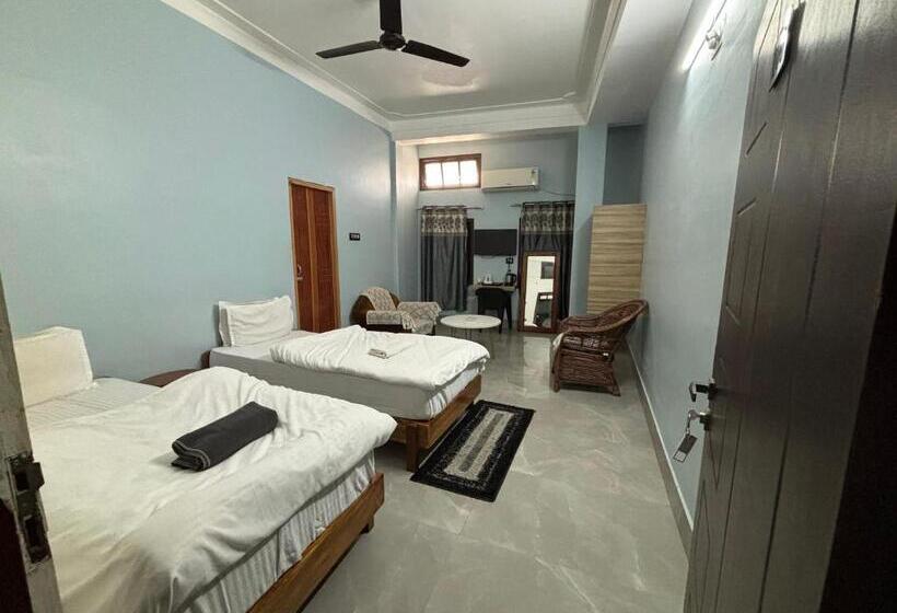 Hotel Piccadilly, Gossaigaon