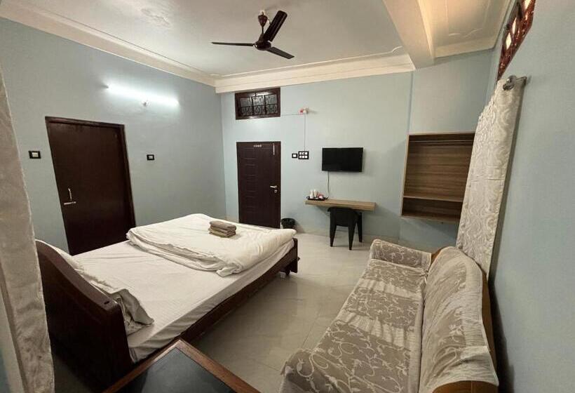 Hotel Piccadilly, Gossaigaon