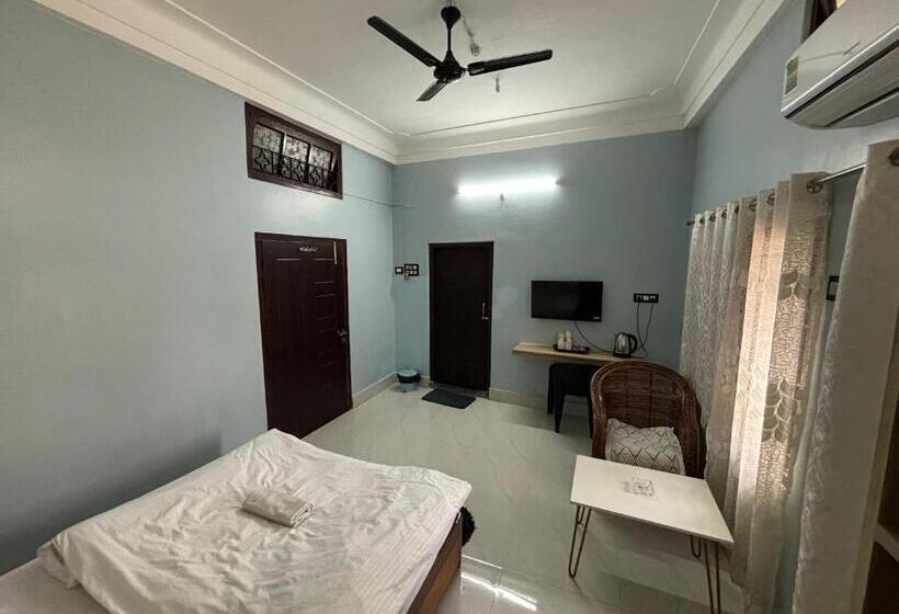 Hotel Piccadilly, Gossaigaon