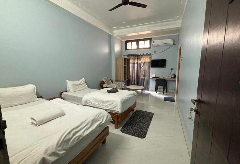 Hotel Piccadilly, Gossaigaon