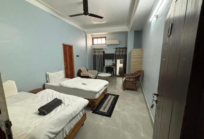 Hotel Piccadilly, Gossaigaon