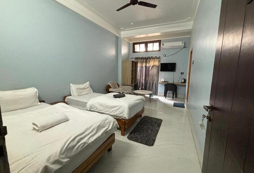 Hotel Piccadilly, Gossaigaon