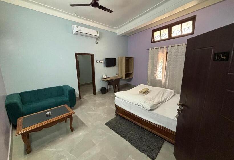 Hotel Piccadilly, Gossaigaon