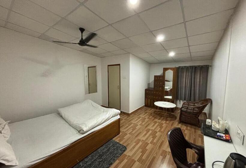 Hotel Piccadilly, Gossaigaon