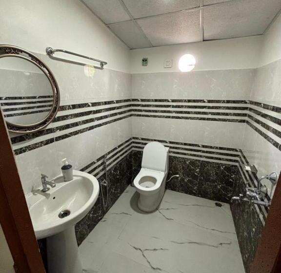 Hotel Piccadilly, Gossaigaon