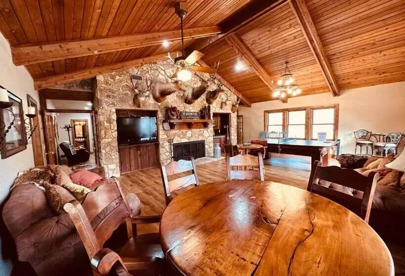 Majatalo Lodge At Forse Mountain Ranch