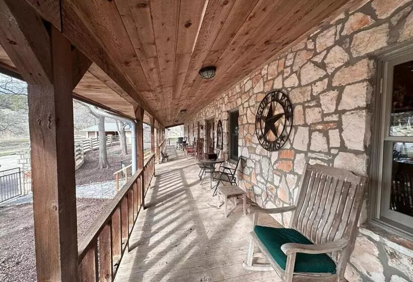 Majatalo Lodge At Forse Mountain Ranch