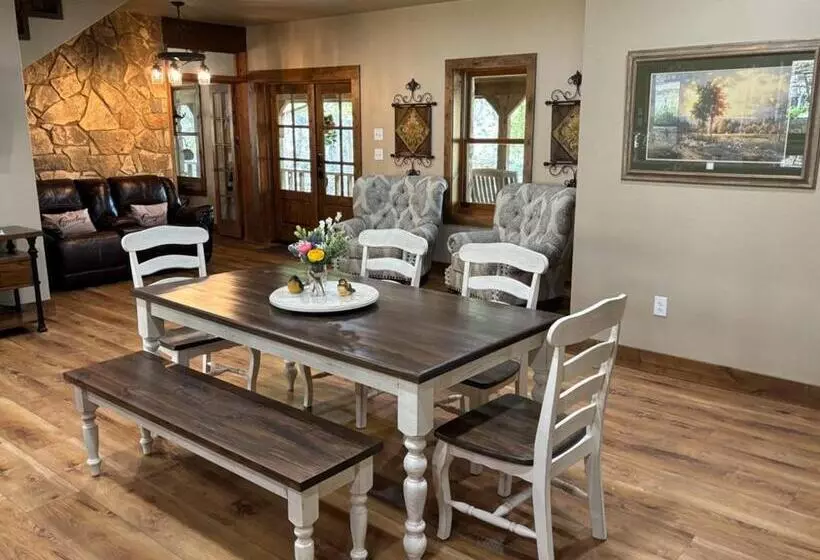 Majatalo Lodge At Forse Mountain Ranch