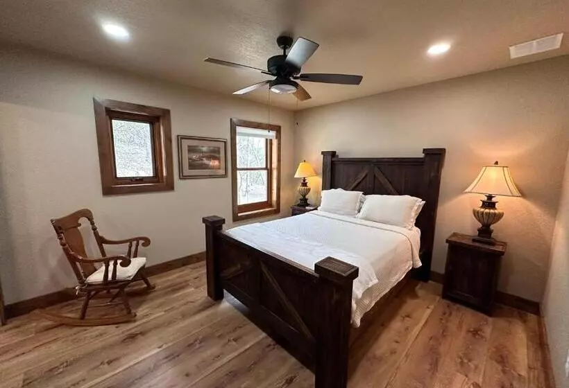 Majatalo Lodge At Forse Mountain Ranch