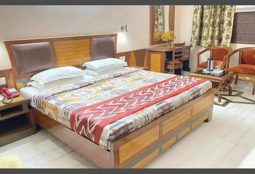 هتل East Park Inn