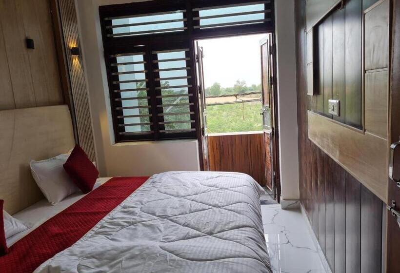 Отель Chitransh Residency