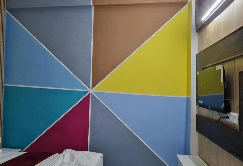 Отель Chitransh Residency