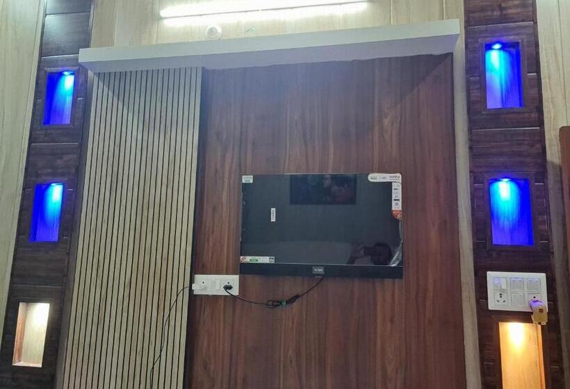 Отель Chitransh Residency