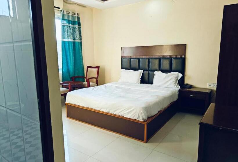 בית מלון כפרי Kirti Heritage