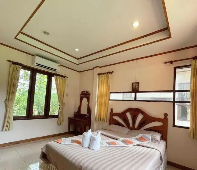 Hotelli Mj Gargen View เรือนหลวงรีสอร์ท