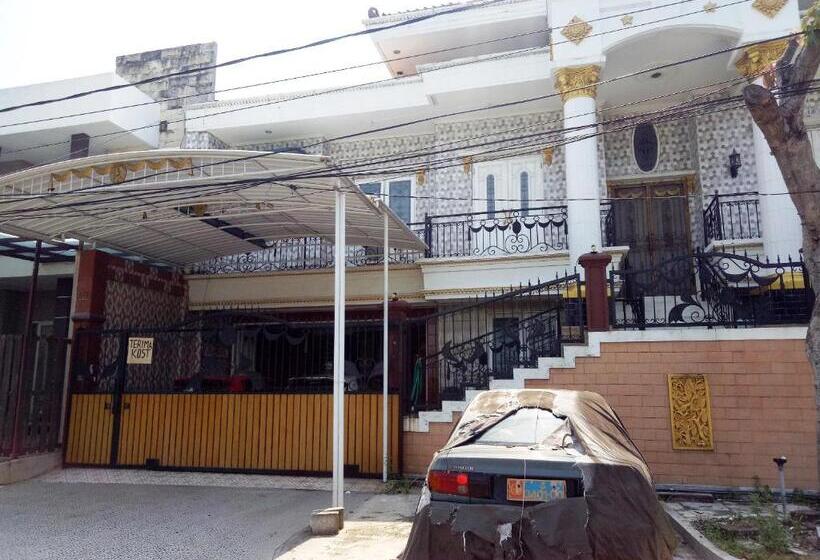 Hotel Spot On 93880 Guest House Bu Iin Syariah