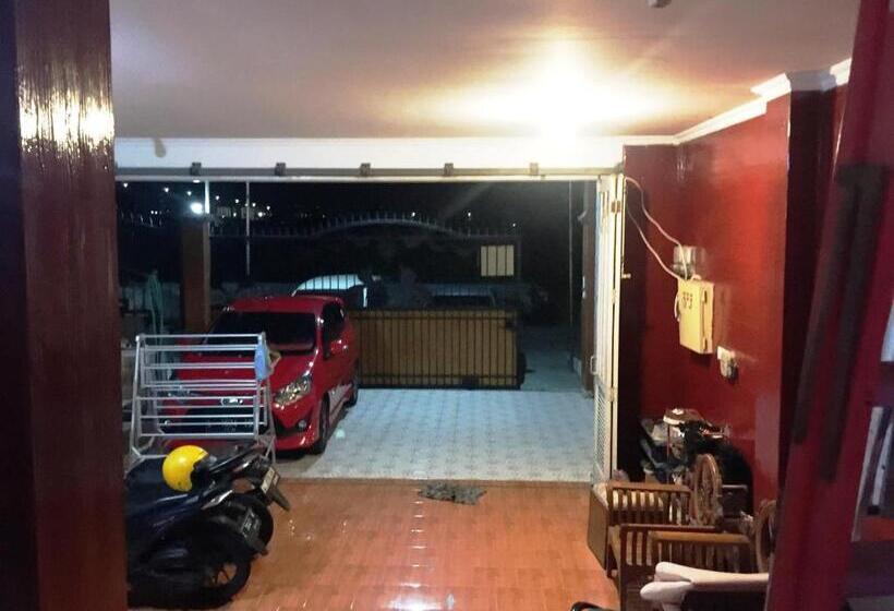 Hotel Spot On 93880 Guest House Bu Iin Syariah