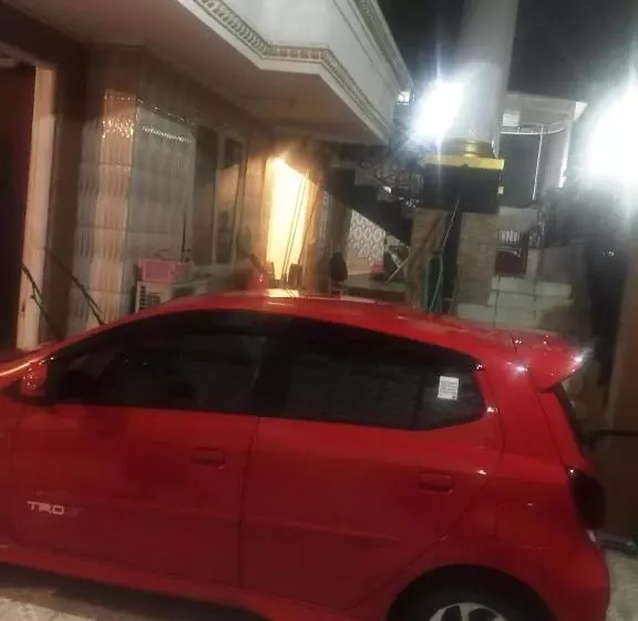 Hotelli Spot On 93880 Guest House Bu Iin Syariah