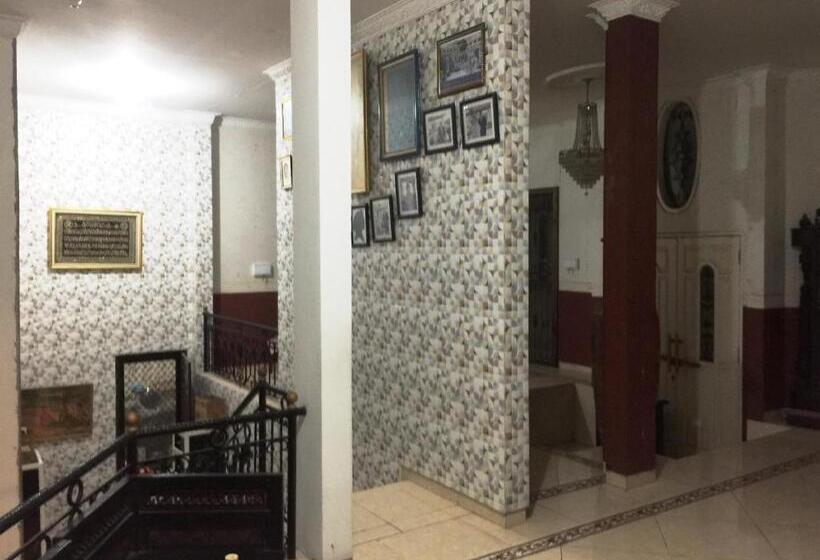 Hotel Spot On 93880 Guest House Bu Iin Syariah