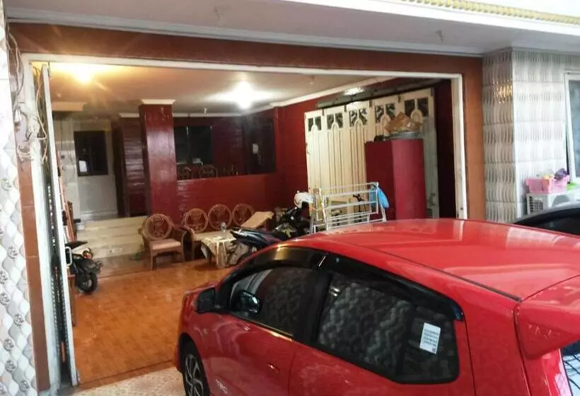 Hotelli Spot On 93880 Guest House Bu Iin Syariah