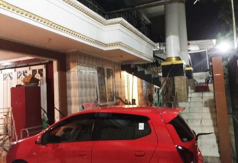 Hotel Spot On 93880 Guest House Bu Iin Syariah