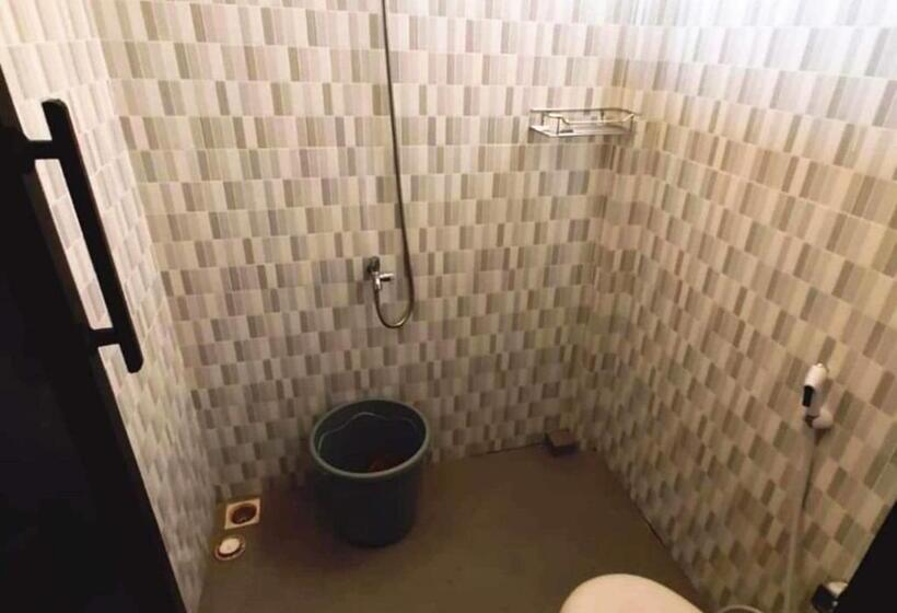 Hotel Spot On 93880 Guest House Bu Iin Syariah