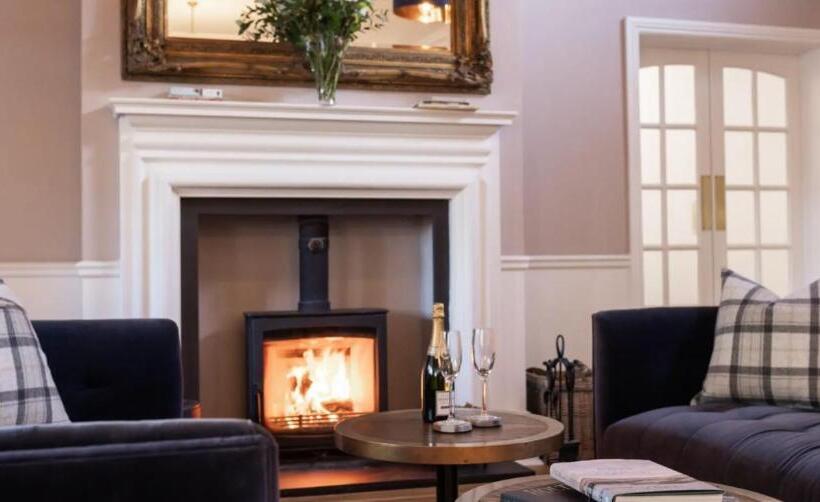 ホテル The Pavilion Bisley