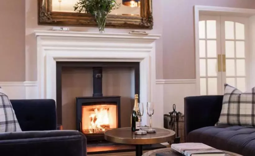 هتل The Pavilion Bisley