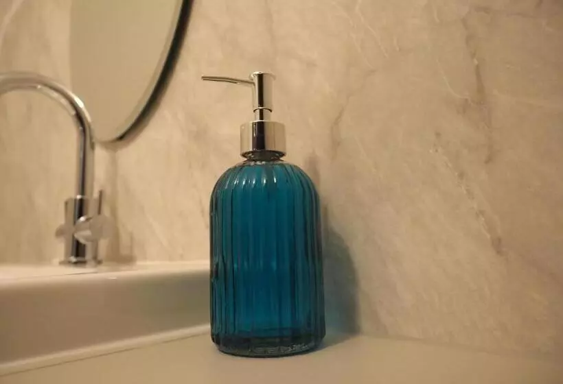 هتل The Pavilion Bisley