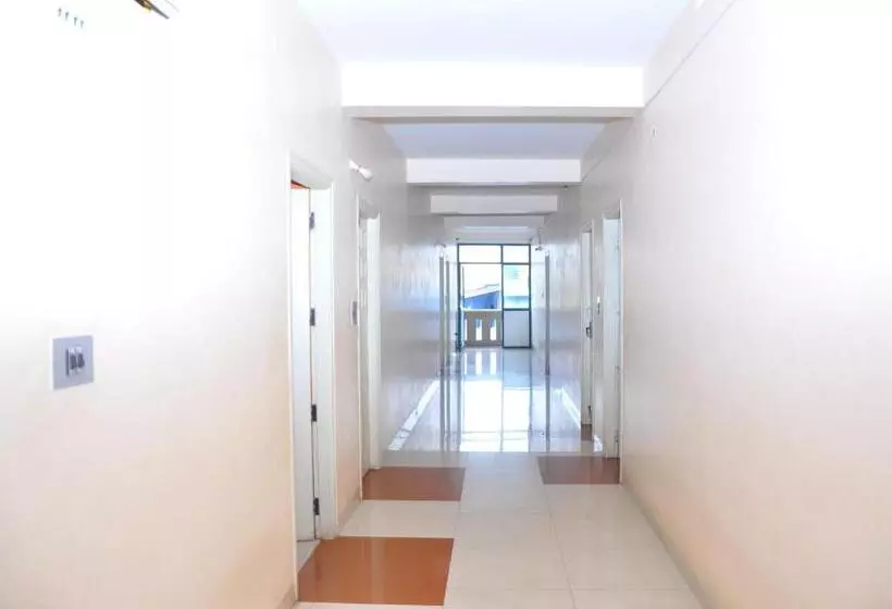 ホテル Vinayaka Deluxe Lodge