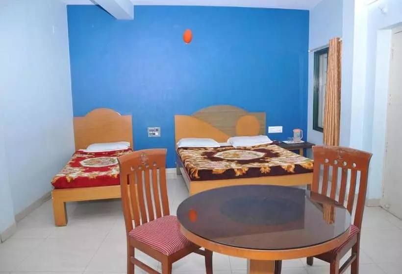 ホテル Vinayaka Deluxe Lodge