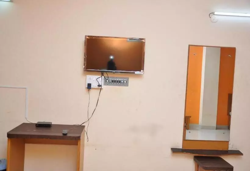 ホテル Vinayaka Deluxe Lodge