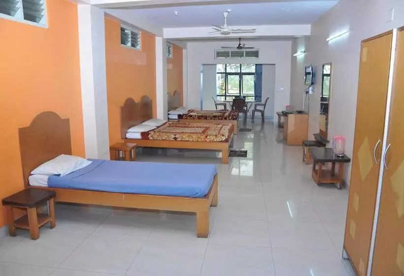 ホテル Vinayaka Deluxe Lodge