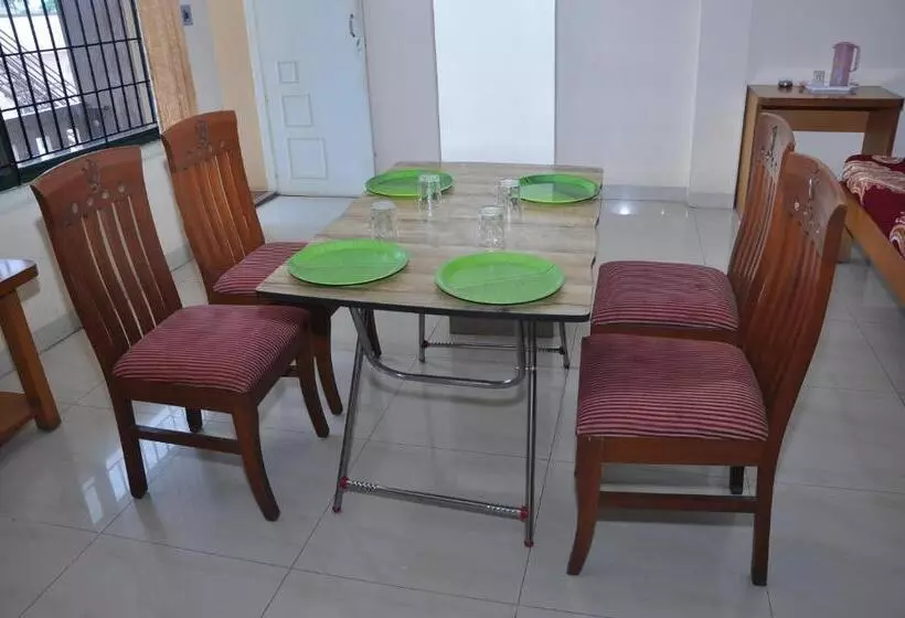 ホテル Vinayaka Deluxe Lodge