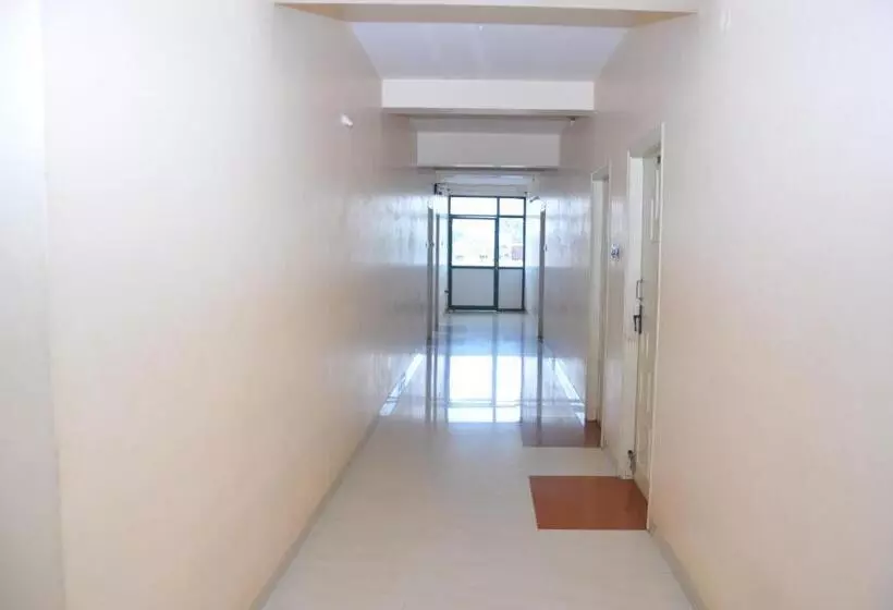 ホテル Vinayaka Deluxe Lodge